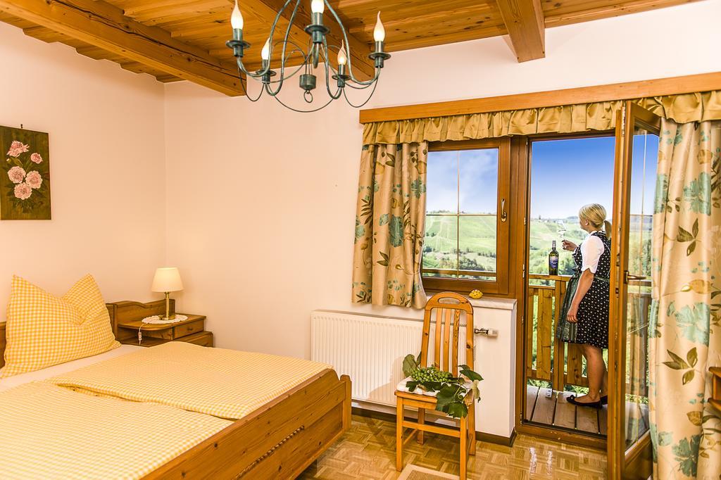 Weingut- Gaestezimmer Marko 루트스카치 외부 사진