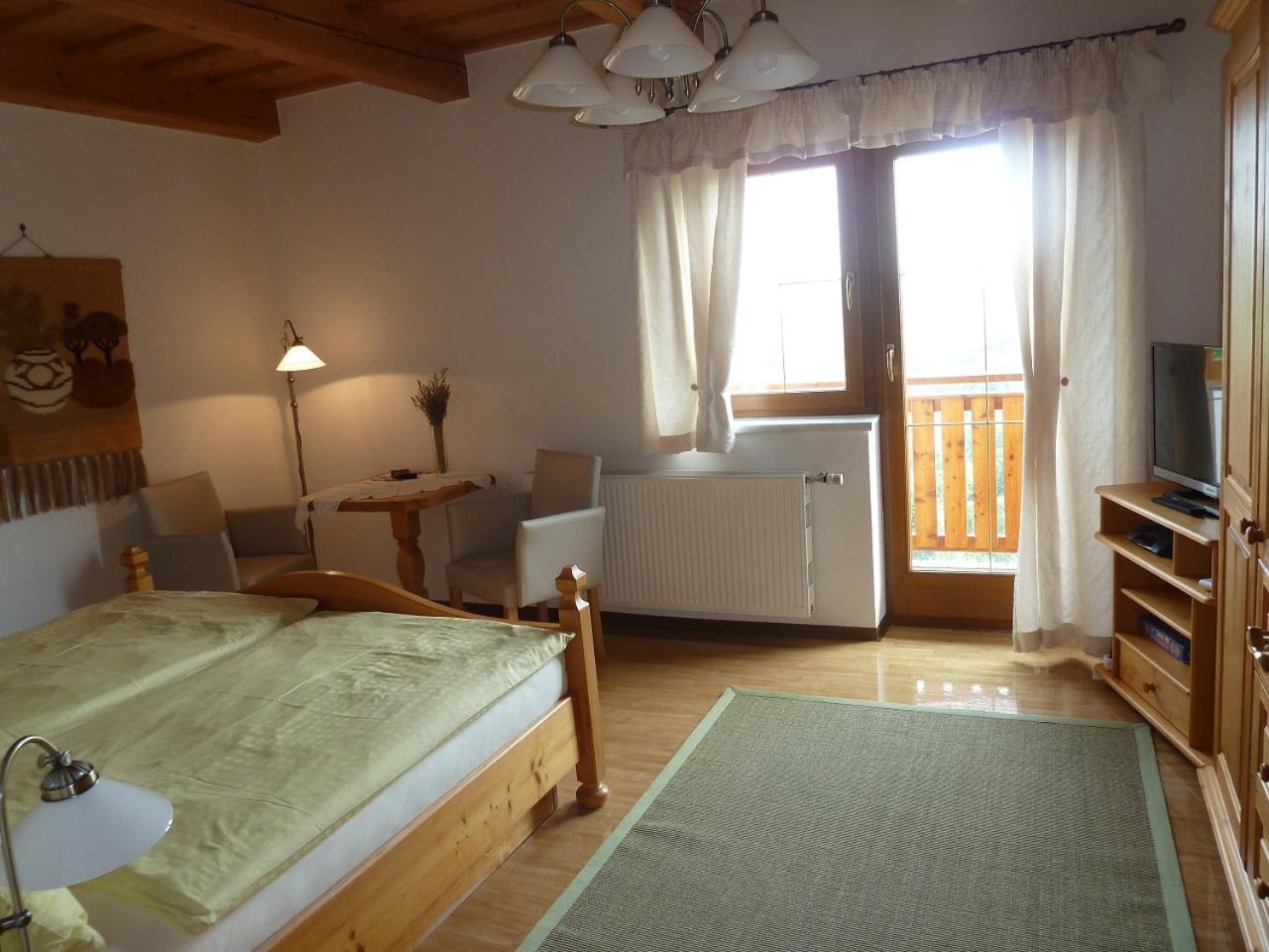 Weingut- Gaestezimmer Marko 루트스카치 외부 사진